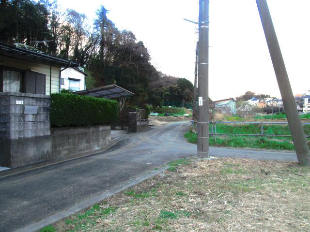 Local photos, including front road. Local (12 May 2013) Shooting