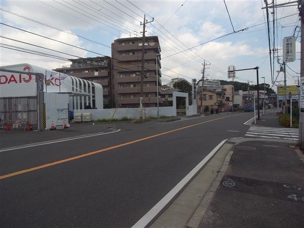 Local photos, including front road. Front road 2013 / 10 shooting