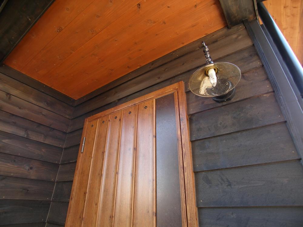 Entrance. ~ Entrance ~ Doors and lighting is also a good feeling.