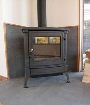 Other introspection. Adopt a casting wood stove in the living room! Respectable with chimney. . It is real.