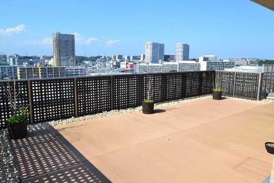 Local appearance photo. Roof balcony of about 60.6 sq m. Landmark in the east ・ Correct answer heritage to the west