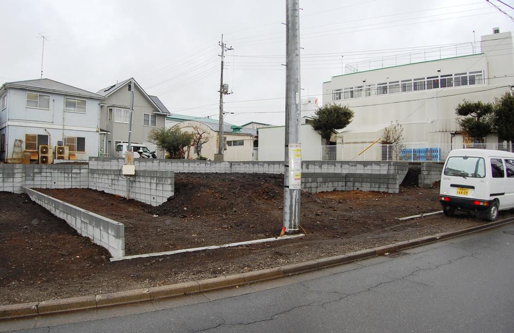 Local appearance photo. Local (12 May 2013) Shooting