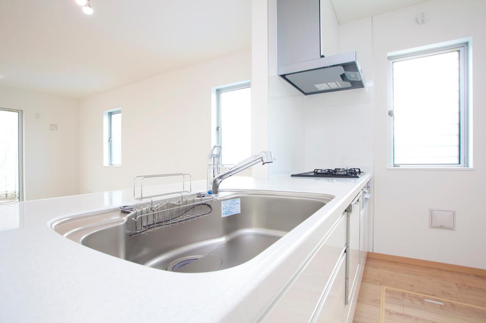 Kitchen. While enjoying the conversation with family, Fun cooking time. To hand bright large counter kitchen