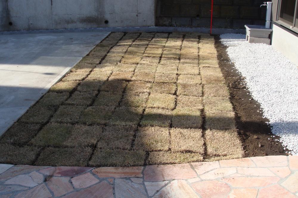 Garden. Entrance front of the lawn (2013 November) shooting