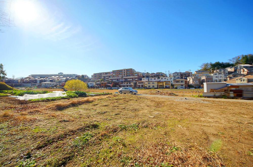 Other local. Local (12 May 2013) Shooting, Green is rich in a quiet residential area.