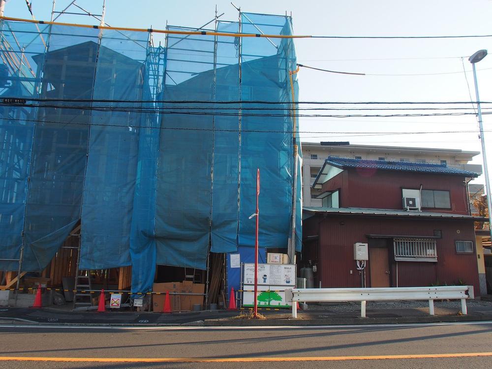 Local photos, including front road. Local (12 May 2013) Shooting