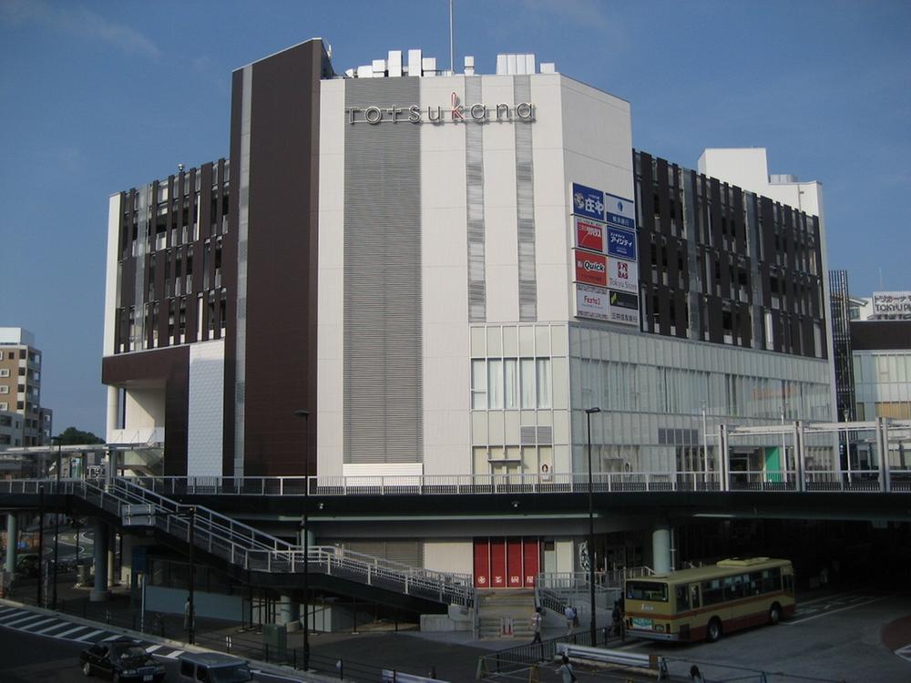 Shopping centre. Totsukana shopping convenient at 1300m large shopping center to