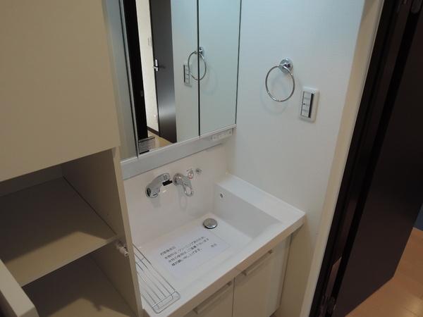 Wash basin, toilet. Interior