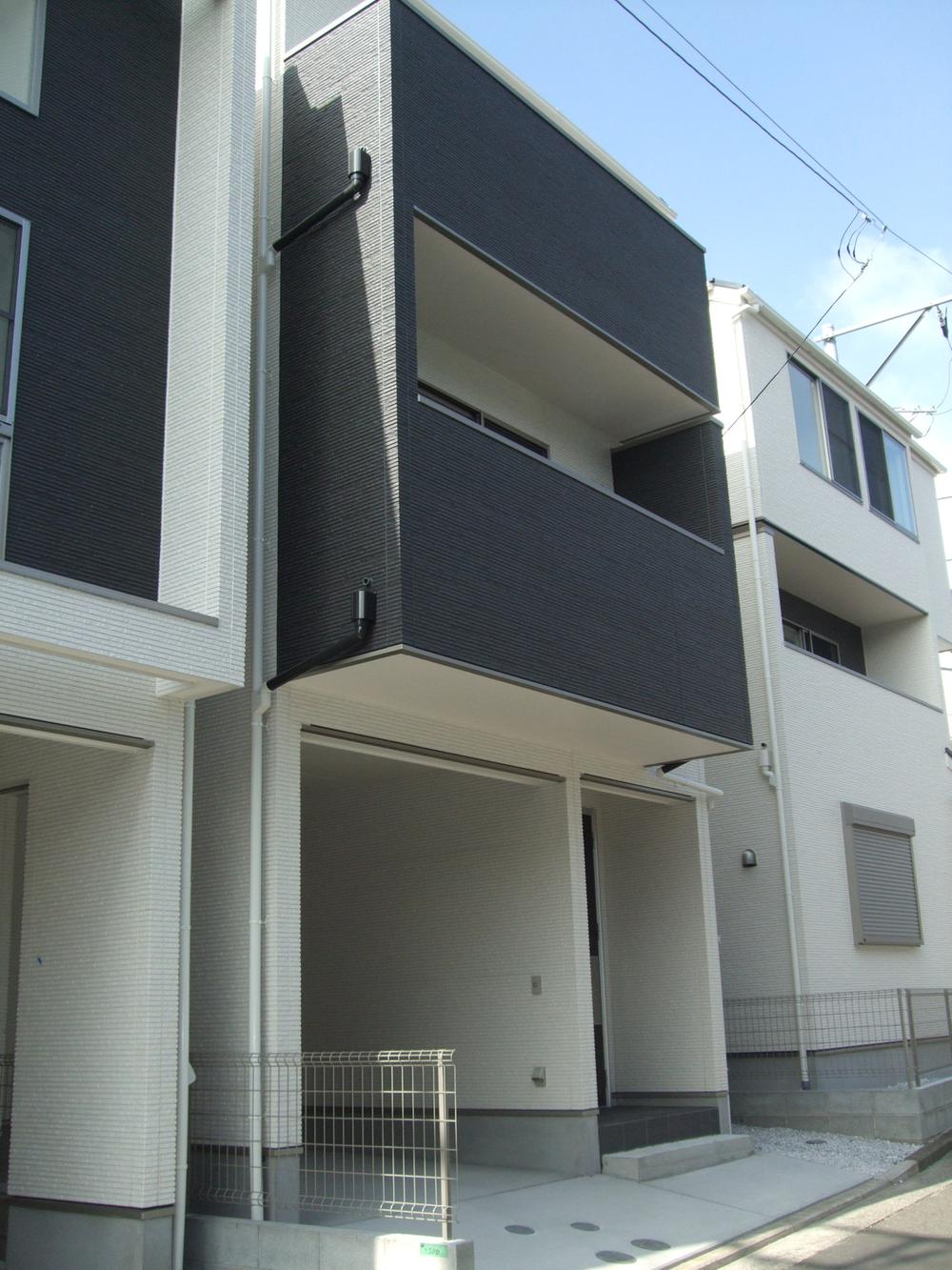 Local photos, including front road. Local (10 May 2013) Shooting