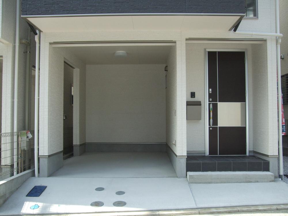 Parking lot. Local (10 May 2013) Shooting