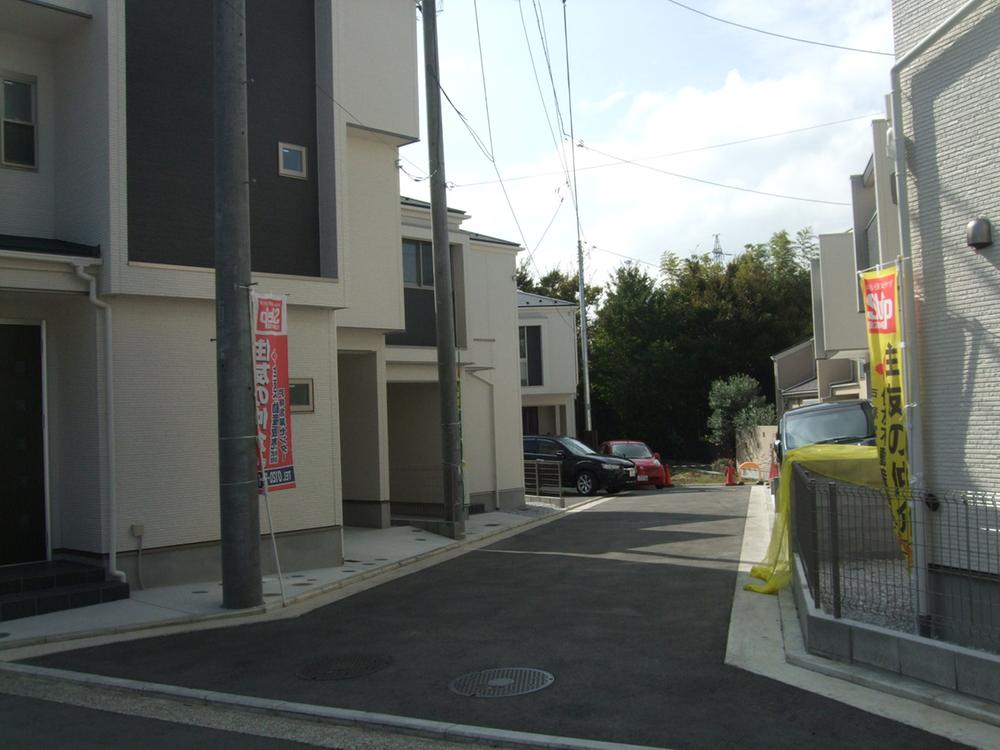 Local photos, including front road. Local (10 May 2013) Shooting