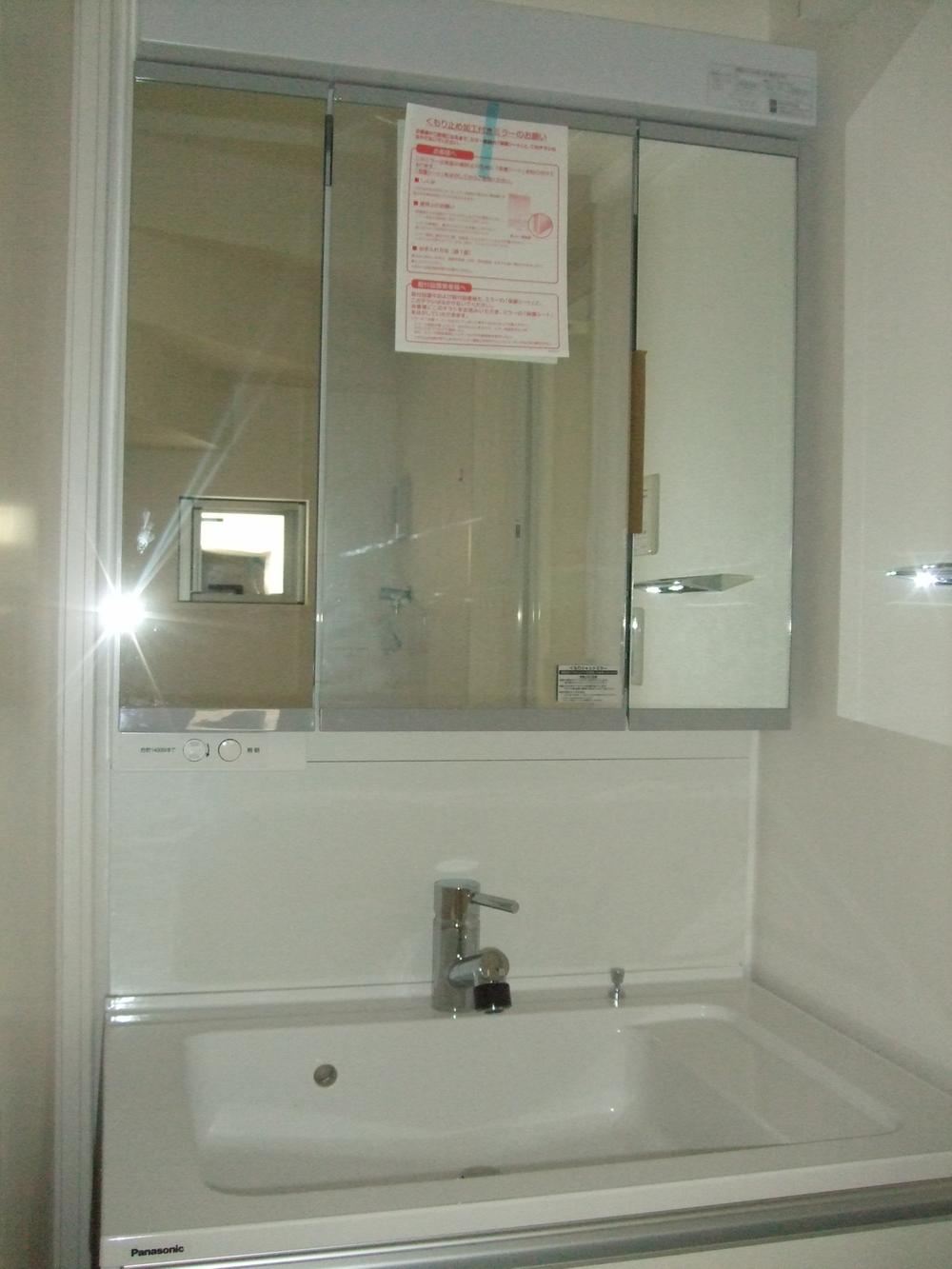 Wash basin, toilet. Indoor (10 May 2013) Shooting