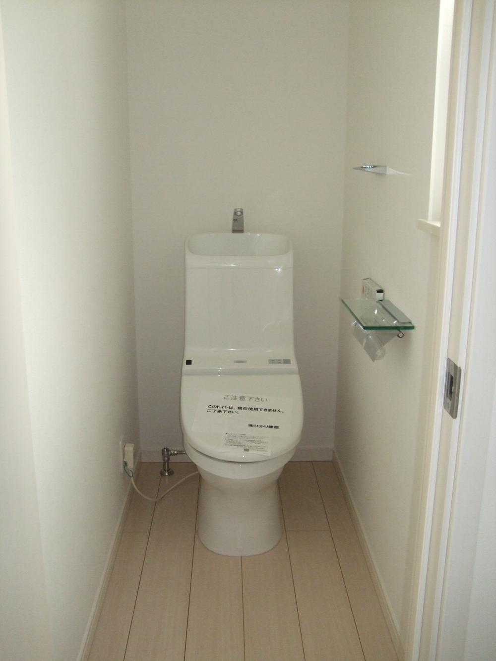 Toilet. Indoor (10 May 2013) Shooting