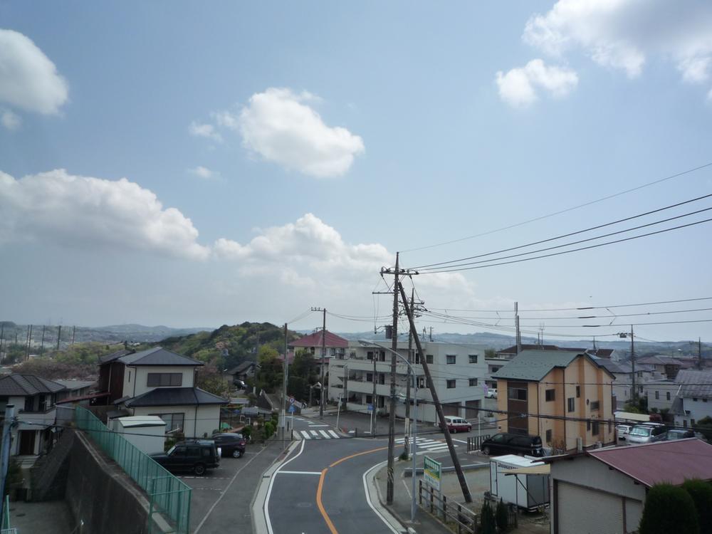 View photos from the dwelling unit. View from the south balcony (2013 May shooting)