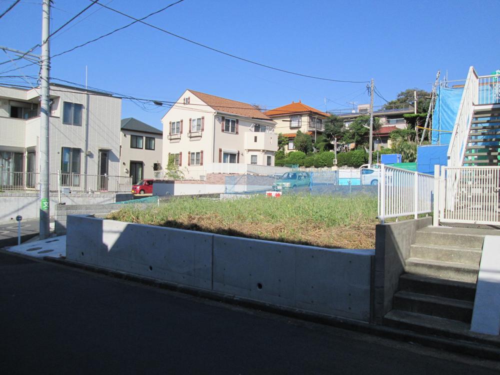 Local photos, including front road. Local (10 May 2013) Shooting