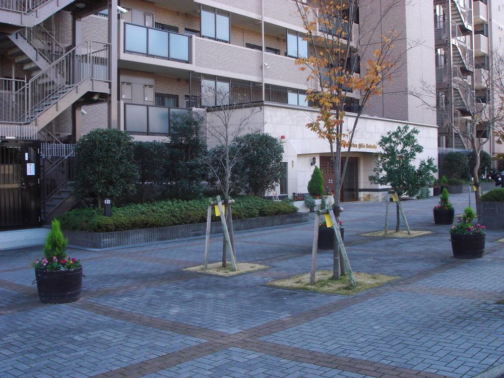 Other common areas. Entrance before the public open space (2013 December shooting)