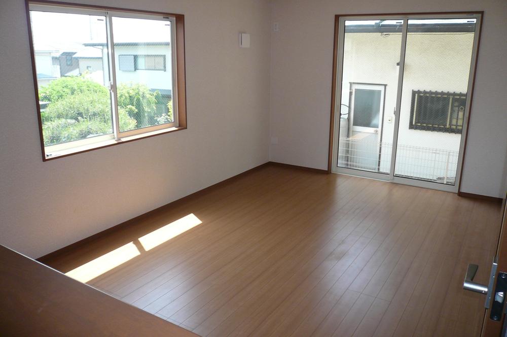 Same specifications photos (living). Since close to image living, Please be in reference