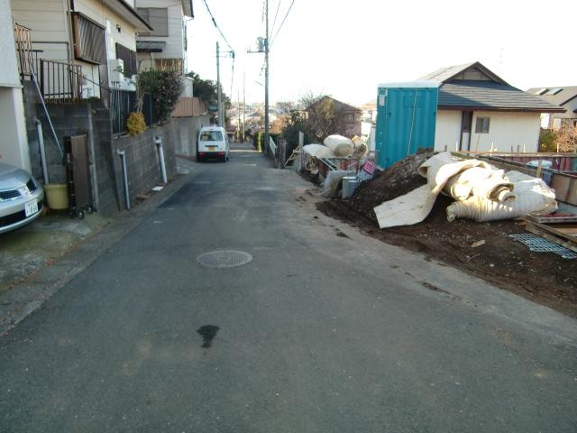 Local photos, including front road. Front road is also as easy to drive because the road there is no habit