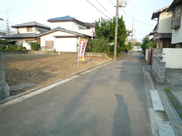 Local photos, including front road. Local (09 May 2013) Shooting