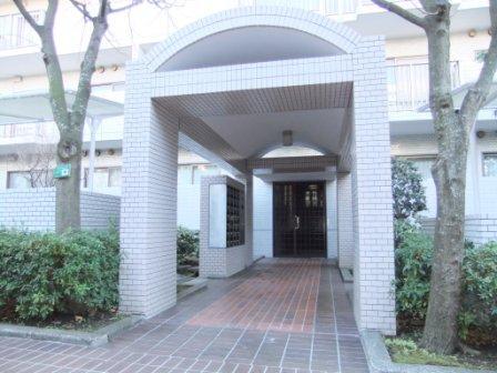 Entrance. Common areas