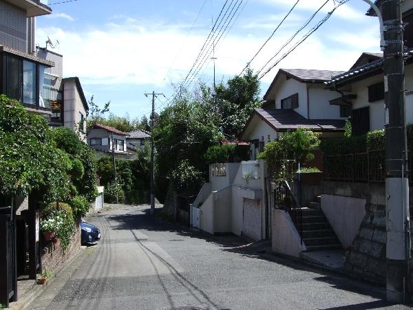 Local photos, including front road. There is a feeling of opening located on the front road width about 6.5m.