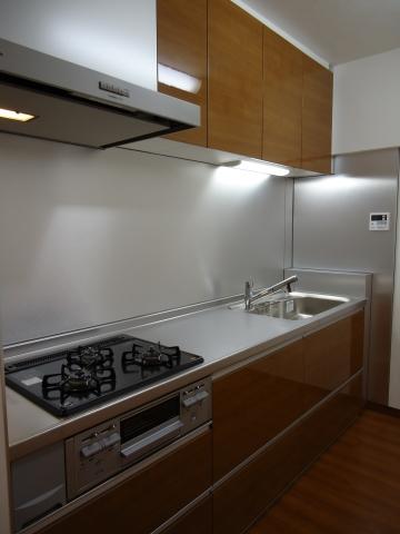 Kitchen. 3-neck with stove