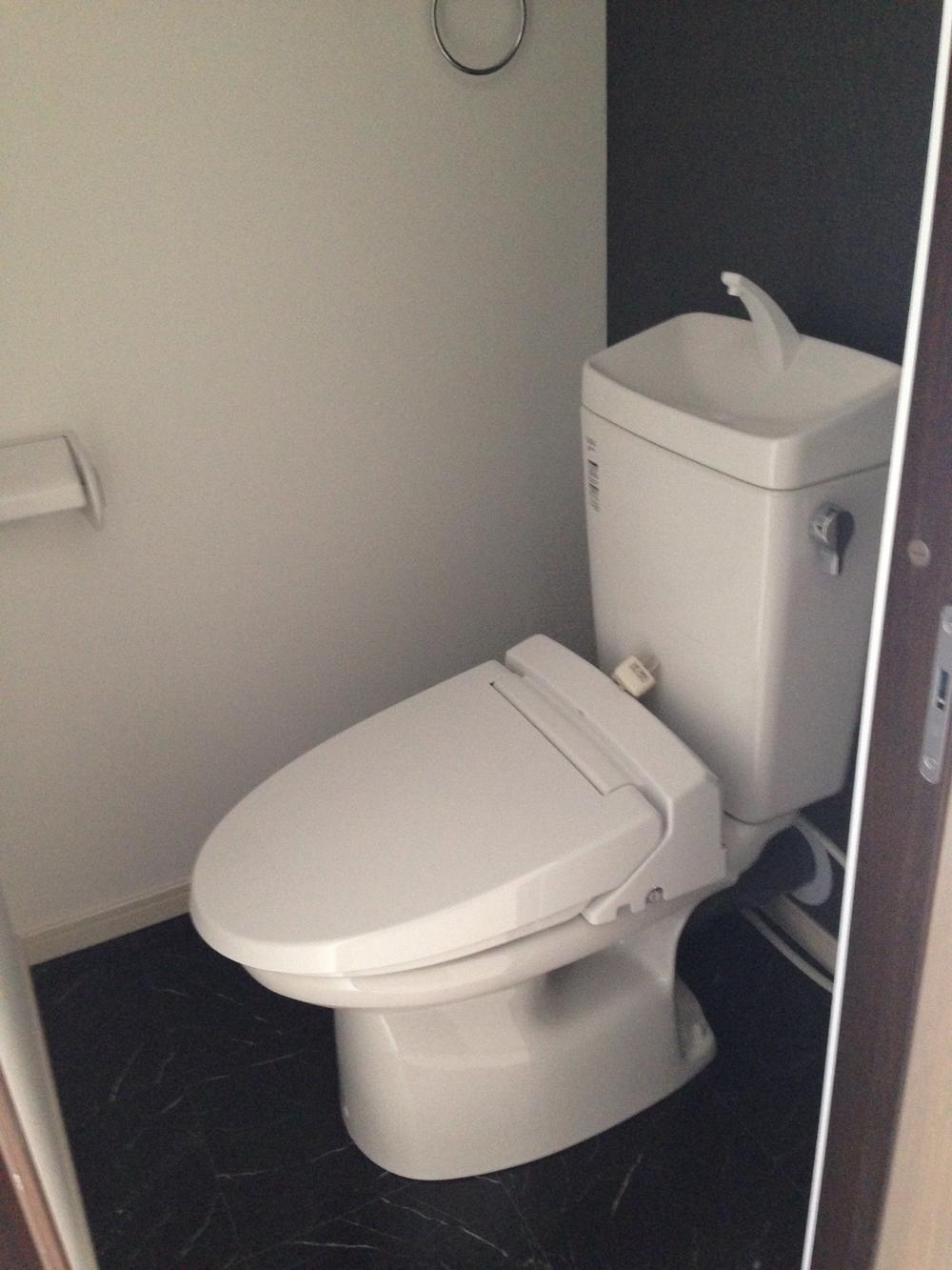 Toilet. Indoor (12 May 2013) Shooting