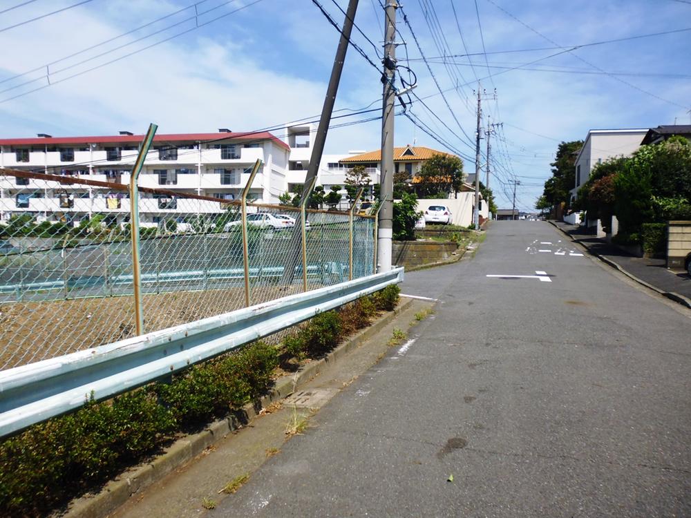 Local photos, including front road. Local shooting