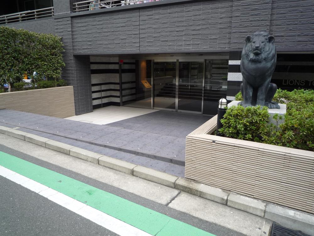 Entrance. Main entrance state of the (2013 October shooting)