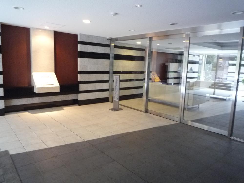 Entrance. Intercom with TV monitor (2013 October shooting)