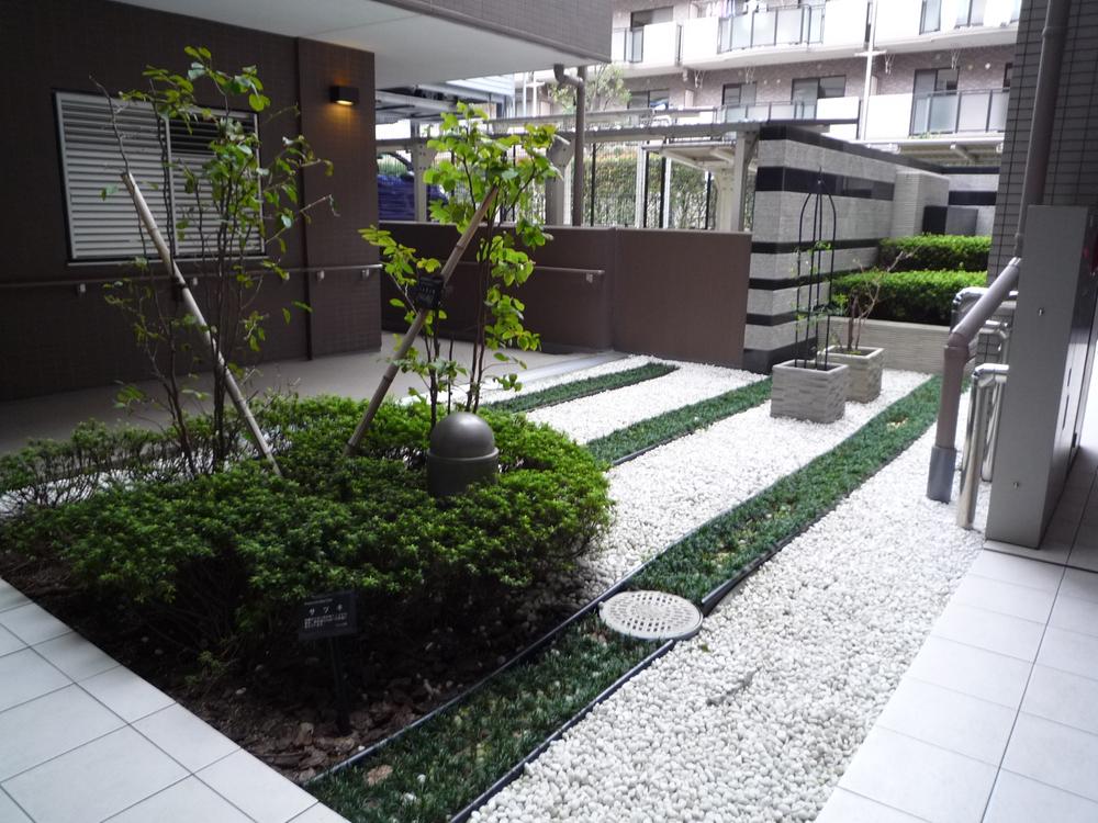 Other common areas. First floor of the courtyard (2013 October shooting)