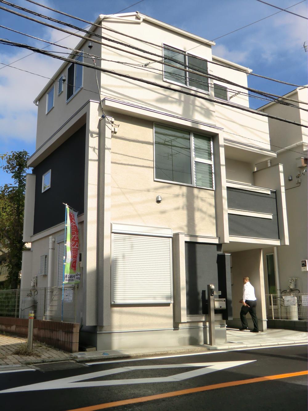 Local appearance photo. Local (12 May 2013) Shooting