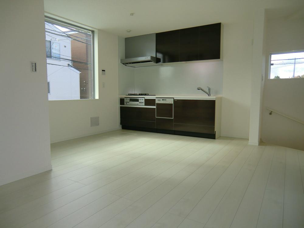 Kitchen. Indoor (12 May 2013) Shooting