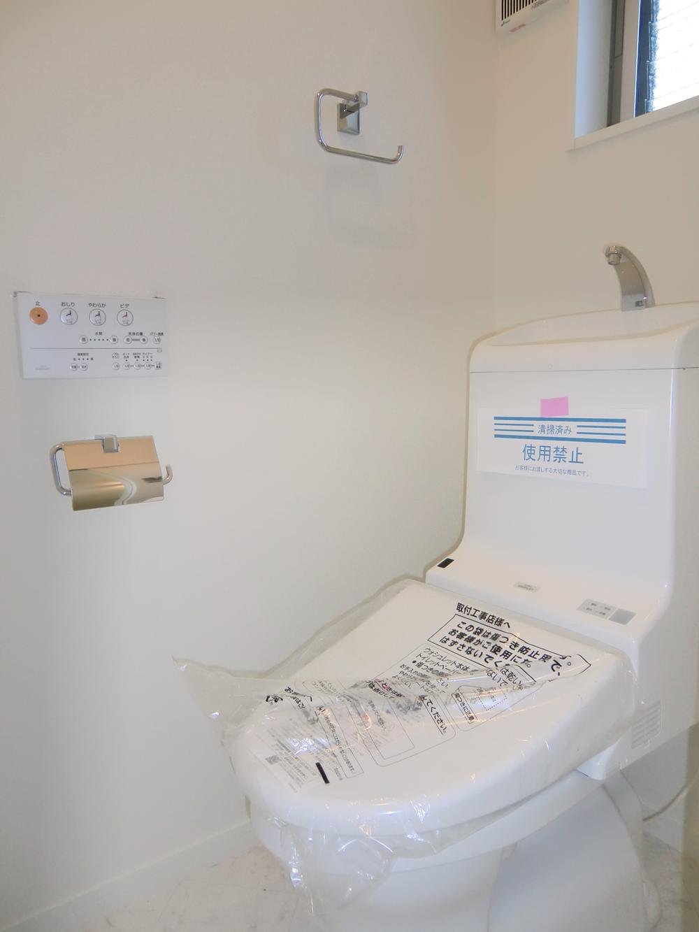 Toilet. Indoor (12 May 2013) Shooting