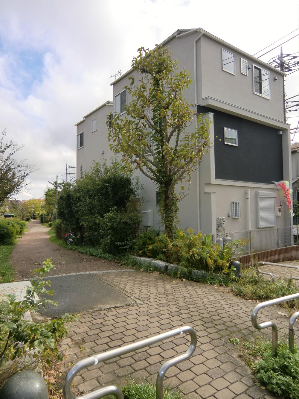 Local appearance photo. Local (12 May 2013) Shooting