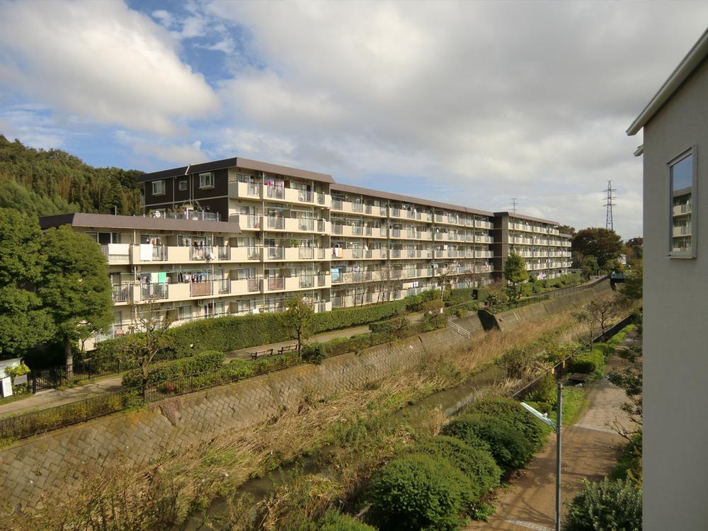 View photos from the dwelling unit. View from the site (December 2013) Shooting