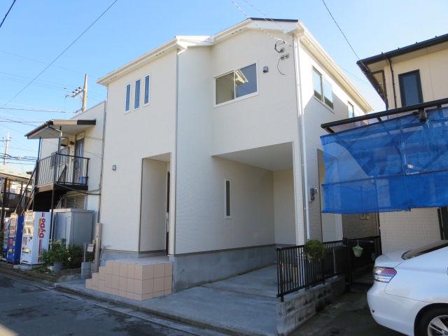 Local photos, including front road. Local (11 May 2013) Shooting