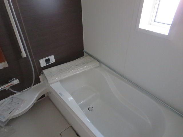 Bathroom. Indoor (11 May 2013) Shooting