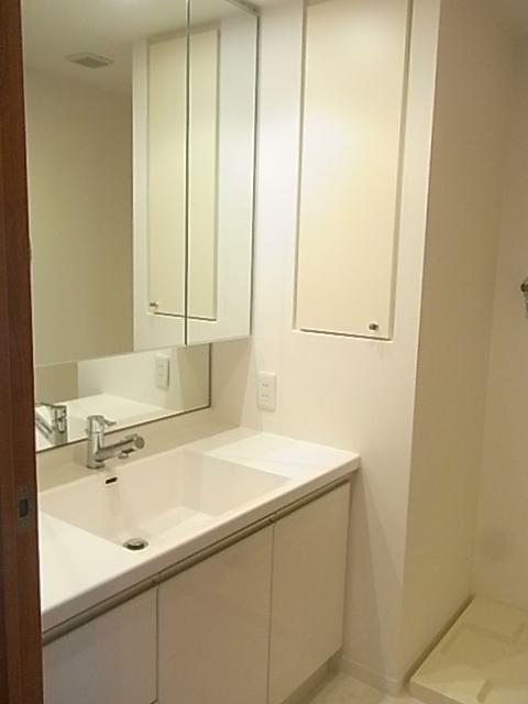 Wash basin, toilet
