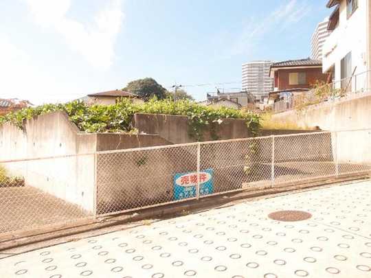 Local land photo. Local: This is a quiet subdivision