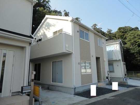 Local appearance photo.  ■ Building appearance