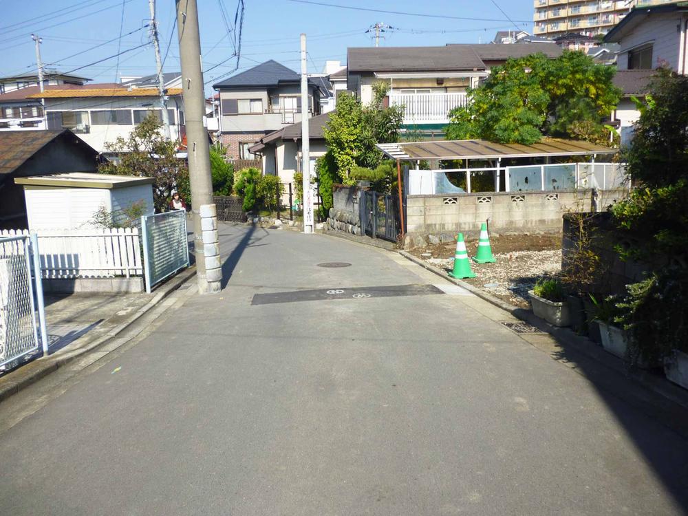 Local photos, including front road. Local (11 May 2013) Shooting