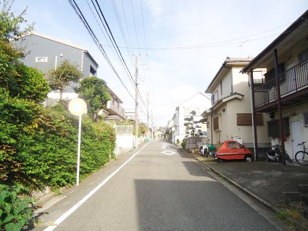 Local photos, including front road. Local (10 May 2013) Shooting