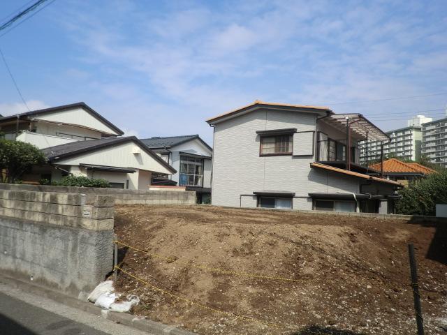 Local photos, including front road. Local (10 May 2013) Shooting