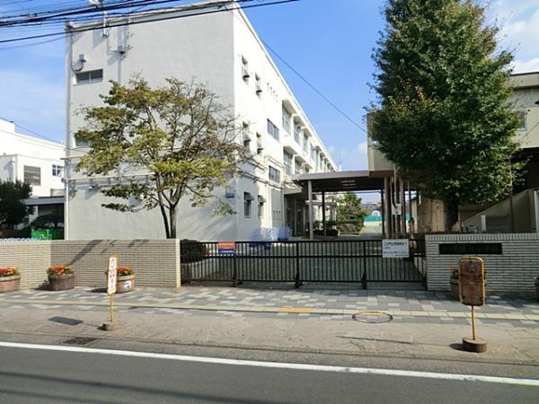 Primary school. Totsuka to elementary school 400m
