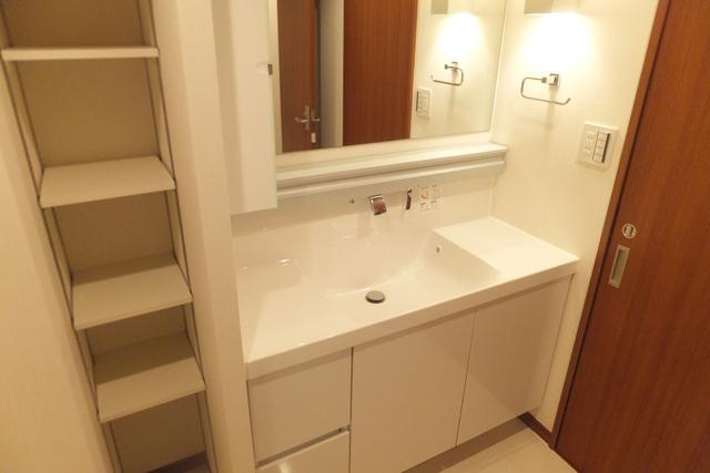 Wash basin, toilet
