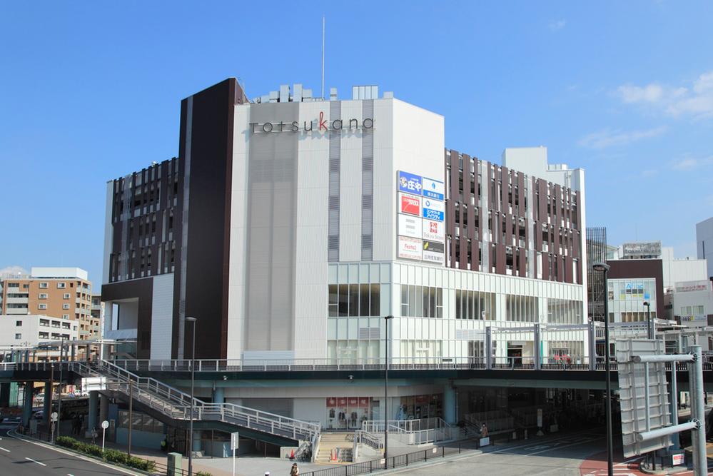 Shopping centre. Totu other 410m shops and eateries to Cana Mall, Bank ・ Beauty salon ・ There are many shops in close contact with the living, such as bookstore