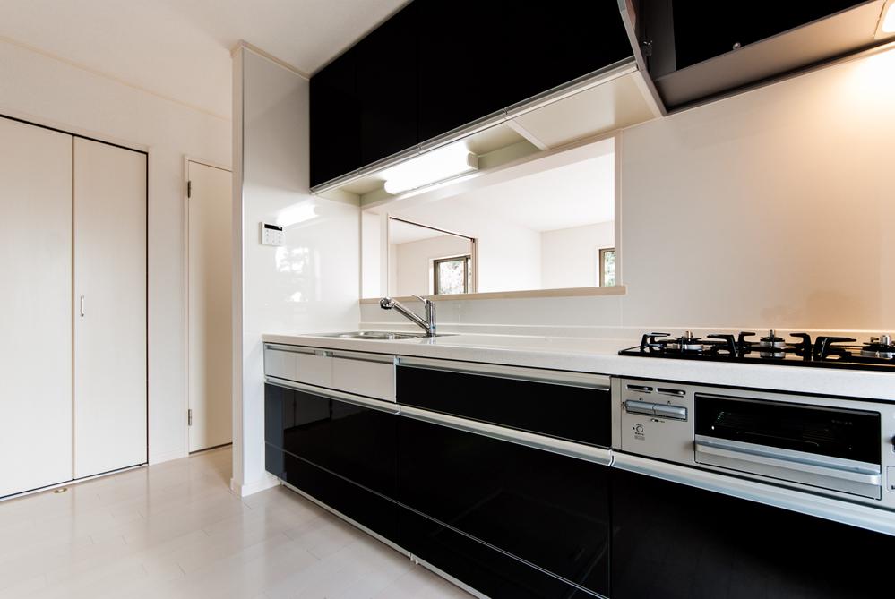 Kitchen. Excellent system kitchen in functionality