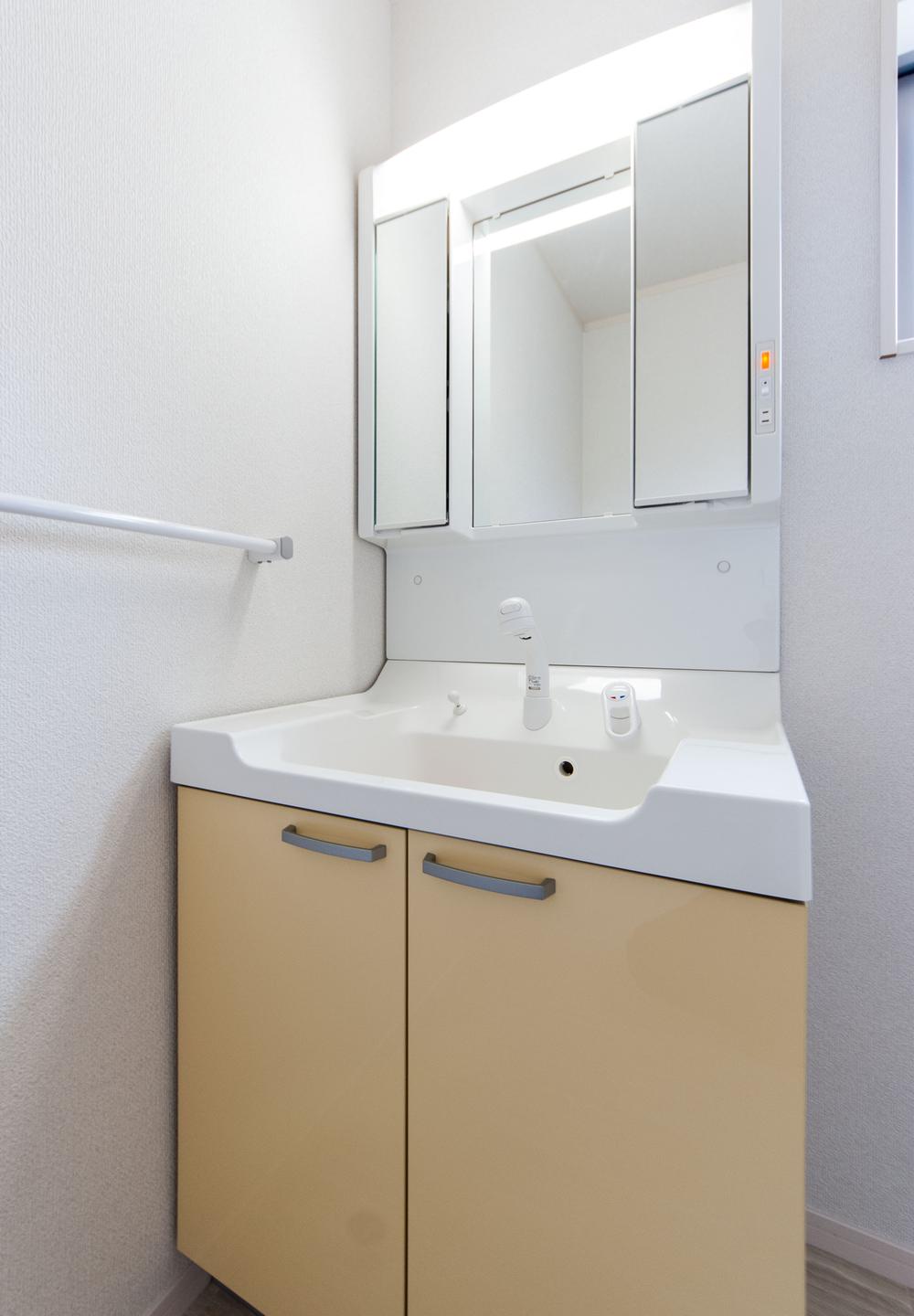 Wash basin, toilet. Vanity full of cleanliness ・  ・ It is easy to clean. 