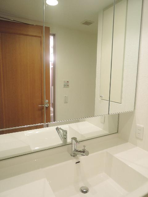 Wash basin, toilet